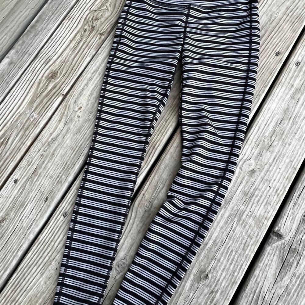 ATHLETA leggings size S, black gray striped